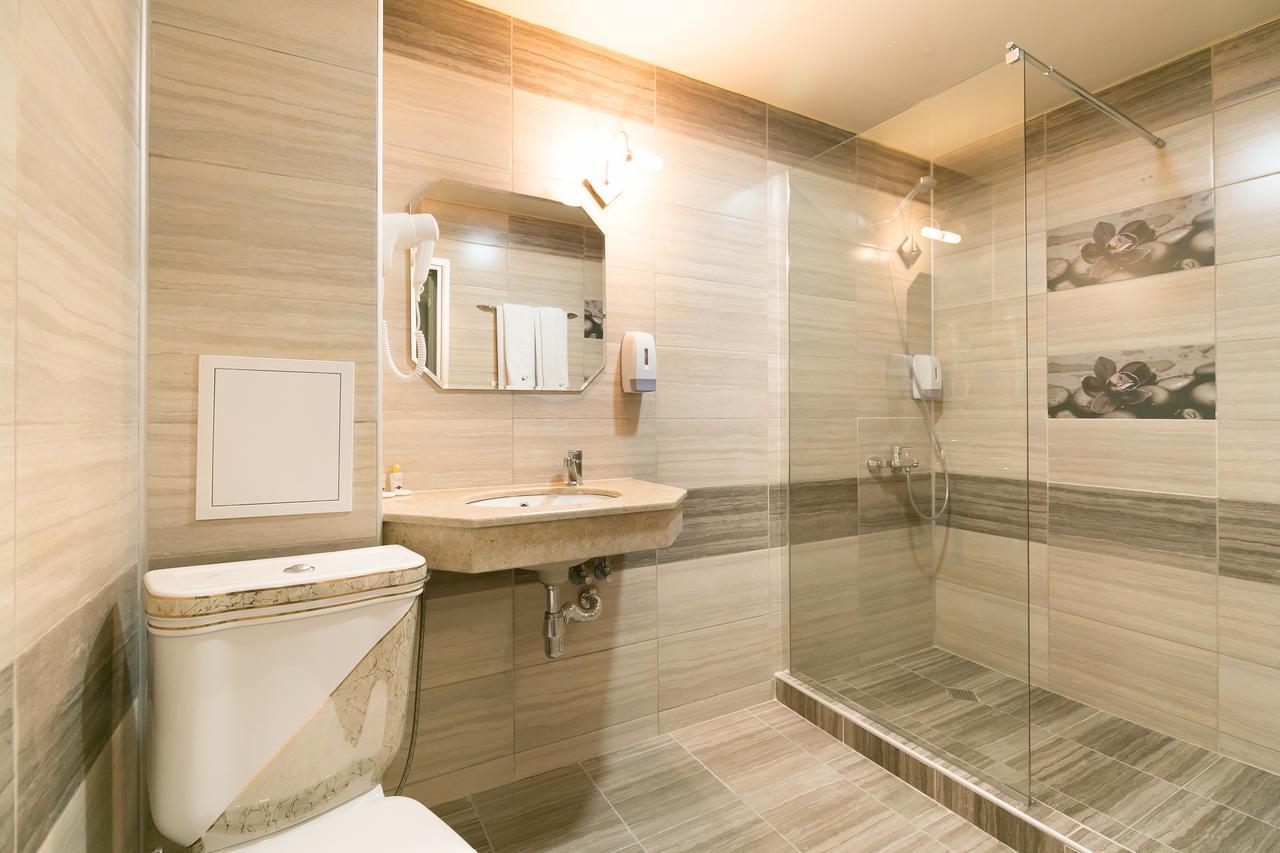 Hotel Capri Plovdiv Buitenkant foto